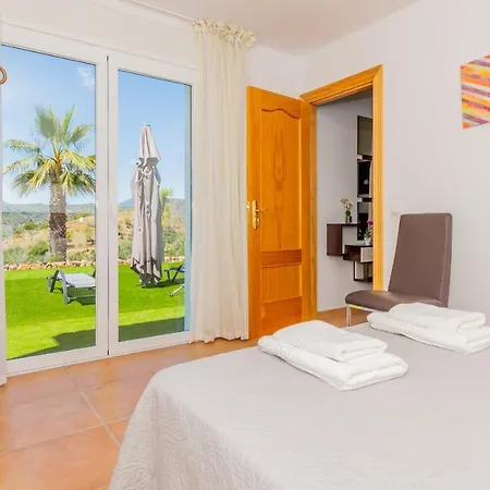 Cubo's La Rozuela Villa *