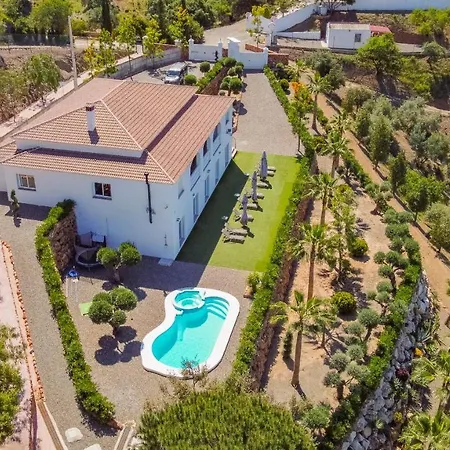 Cubo's La Rozuela Villa *