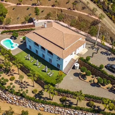 Cubo's La Rozuela Villa