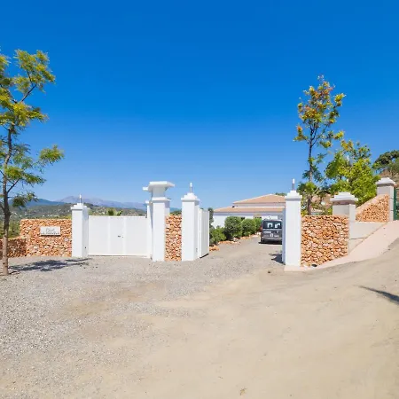 Cubo's La Rozuela Villa