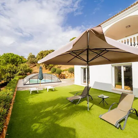 Cubo's La Rozuela Villa *